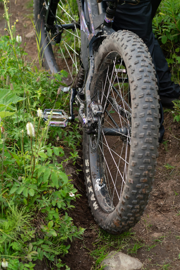 No-Nonsense Carbon Fatbike Wheels