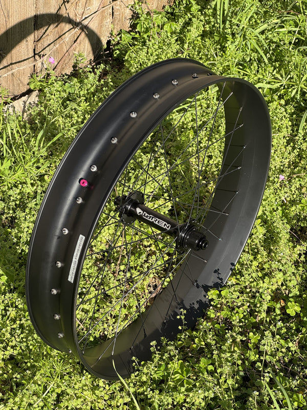 No-Nonsense Carbon Fatbike Wheels